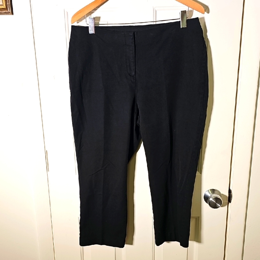 Black Womens Stretch Capris Pants. By ALFANI. Size‎ 14W. Zipper Front.